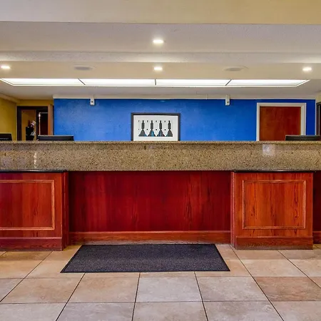 Tulsa Square Hotel Central, I-44 By Oyo