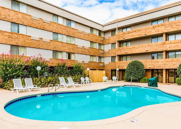 Hotel Square Central, I-44 By Oyo 3*