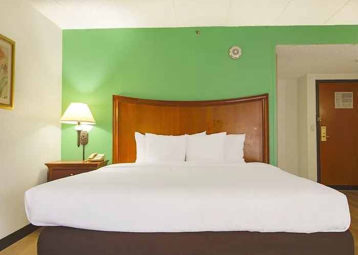 Square Central, I-44 By Oyo Hotel 3*