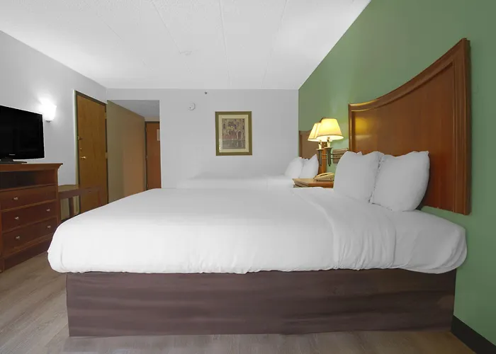 Square Central, I-44 By Oyo 3*